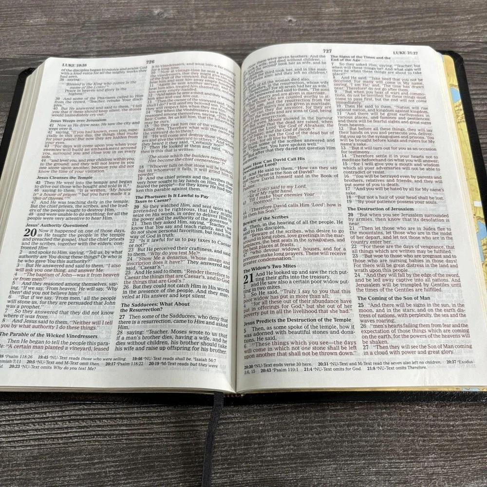Holy Bible NKJV New King James Version Bonded Leather Black Nelson Thinline